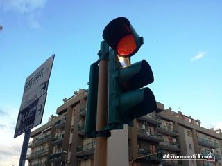 Semafori, Trani senza pace: in via Gisotti, il rosso è diventato bianco. Ancora spenti corso Italia e via di Francia