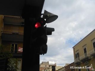 Riattivati i semafori nel centro di Trani, a breve i lavori per riaccendere anche quelli di via Di Francia