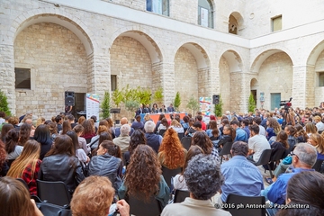 Crisi e speranze della «classe '70». Questo, e molto altro, nella seconda giornata dei Dialoghi di Trani. Il programma