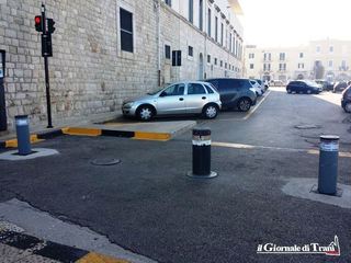 Dopo le buche, il Comune di Trani risarcisce anche sui dissuasori: oltre 4mila euro per due persone