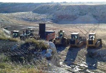 «Grave rischio ambientale», il sindaco di Trani fa chiudere urgentemente la discarica: primo passo, la copertura dei tre lotti