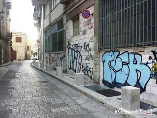 Terzo varco a Trani, a breve l'attivazione «h24» in via Santa Maria. Anche tredici blocchi in pietra per tenere lontane le auto