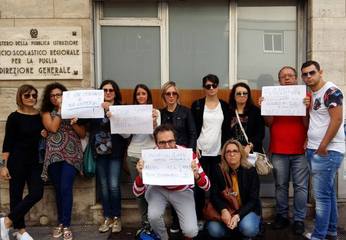 Vincono il concorso, non trovano le cattedre: anche un'insegnante di Trani fra i 65 docenti d'inglese «scavalcati» dai colleghi in mobilità. Lunedì incontro in Regione