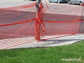Parco di via Polonia, installata una piazzola laterale per superare la barriera architettonica del palo dell'illuminazione