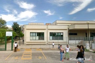Furti scolastici a Trani, questa volta è toccato alla Cezza: rubato materiale informatico