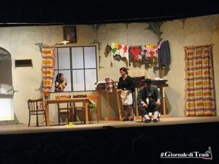 La Compagnia teatrale del Belvedere entusiasma il pubblico di Trani con «La fortuna con la effe maiuscola»