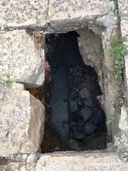 Trani, in via Regina Elena si è rischiato grosso: tre metri di vuoto sotto il basolato. Già riparati sette cedimenti in zona, e non è finita