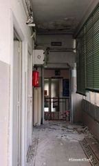 Giù calcinacci nell'ex ospedaletto di Trani: corridoio deserto al momento della caduta