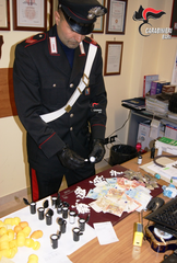 Spacciava cocaina e marijuana, arrestato dai Carabinieri di Trani un 26enne