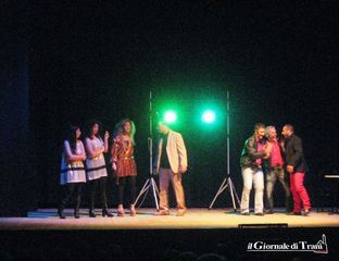 Risate, musica e canti per il secondo spettacolo di “Scene in…comune”. Prossimo appuntamento, all’Impero di Trani, l’11 novembre