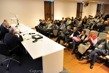 Referendum, a Trani epoche ed opinioni a confronto. De Mita: «No ad una riforma superficiale». Latorre: «Sì ad una grande occasione di cambiare il Paese»