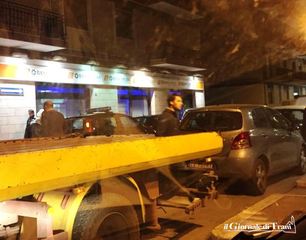 Scivoli ostruiti, la Polizia locale di Trani riprende l'offensiva: sanzionata e rimossa vettura in via Postumia