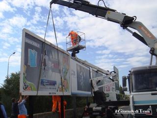 Impianti pubblicitari abusivi, sanzione da 100mila euro: l'azienda non ci sta e cita in giudizio Comune di Trani, Prefettura ed Equitalia