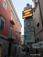 Trani, via Santa Maria è attesa al «varco»: tolleranza fino al 25 novembre, poi sarà area «h24» e per sempre