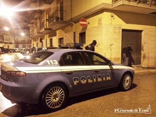 Le notti di Trani sempre più scandite dagli ordigni: l'ultimo, in via Ferrara, sulla serranda di un circolo ricreativo. Boato udito quasi ovunque