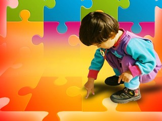 Lo sfogo della mamma di un bimbo autistico: «A Trani solo la scuola lo ha accolto bene, ma dalle altre parti lo evitano»