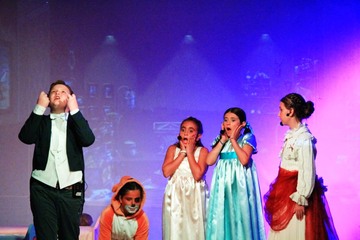 «Ogni favola è un gioco», questa di più: da Trani a Roma per cantare con Bennato