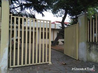 Furti nelle scuole di Trani, ci risiamo: malviventi a segno alla Dell'Olio e Montessori. Tutti i precedenti