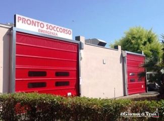 Entra al Pronto soccorso di Trani alle 8, lo abbandona alle 13: «Cinque ore di attesa per non essere neanche visitato». Avantario: «Poco personale, ma anche uso improprio»
