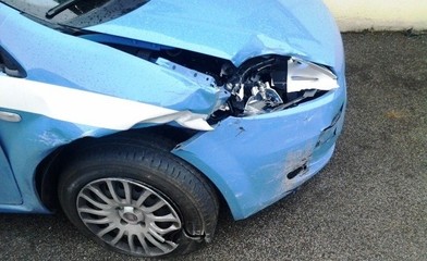 Buche, danneggiata auto della Polizia in via Carrara delle monache: il Comune di Trani paga subito ed evita la causa