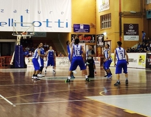 La Fortitudo s'innervosisce, soffre, ma vince: Trani-Molfetta 62-57
