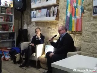 VIDEO. “Scrittori nel tempo”: Maria Pia Veladiano a Trani per raccontare il suo libro “Una storia quasi perfetta”