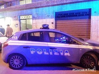 Non dà notizie di sé, il padre chiama i soccorsi: 47enne di Trani trovata in stato d'incoscienza in casa, non è in pericolo