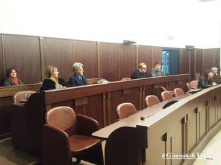 Il consiglio comunale di Trani e le «anomalie» della maggioranza, opposizione all'attacco: «Siamo già ai titoli di coda»