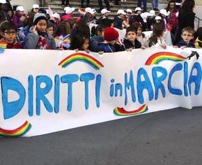 «La scuola non si tocca»: oggi gli scolari in marcia per Trani. Testimonianze dai plessi «vandalizzati» ed un ulivo in dono per ogni istituto