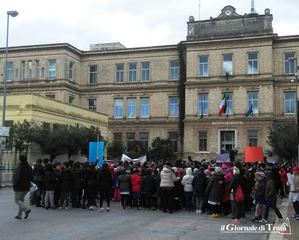 «La scuola non si tocca»: gli alunni delle scuole di Trani in marcia per i loro diritti