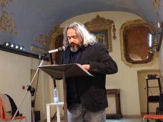 Grande emozione per le letture dello scrittore di Trani Rino Negrogno nel museo diocesano di Bisceglie