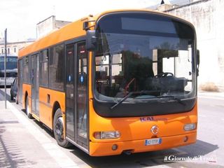 AGGIORNATO. L'autobus dei desideri: a Trani, per andare a scuola, non c'è certezza di salirvi