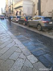 Trani, l'Immacolata fa ancora miracoli: il basolato di piazza Libertà ripristinato a tempo di record