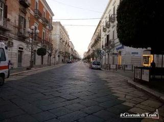 Trani, ecco il corso chiuso nell'attesa di negozi e folla. Preoccupa il basolato all'incrocio con via Marsala