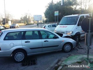 Trani, incidente tra via sant'Annibale Maria di Francia e via duchessa d'Andria: ferito un 49enne. Disagi per la circolazione