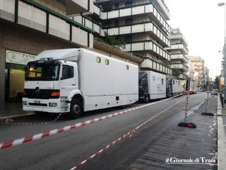 «Il Capitano Maria» sbarca nel centro di Trani, oggi scene con gli scolari. E Vanessa Incontrada gradisce la città