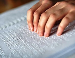 In Puglia, nessun servizio di supporto per studenti ciechi ed ipovedenti: oggi protesta a Bari. A Trani, una decina i ragazzi che ne usufruirebbero