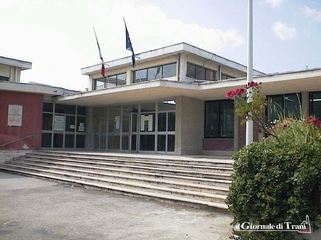 Furti nelle scuole di Trani, a poche ore dalle vacanze di Natale è toccato alla Petronelli: rubati sette computer