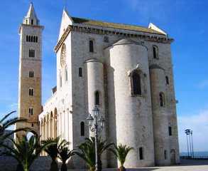 Trani, sei chiese derubate di oggetti sacri in quattro giorni: c'è anche la cattedrale