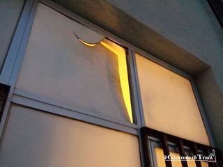 Ladri ancora a segno nel palazzetto di Trani: rubato il denaro dal distributore automatico. È la seconda volta consecutiva