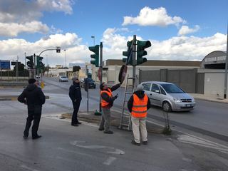 Forte vento su Trani, anche gli operatori dei cantieri sociali in azione per limitare i disagi