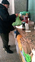 Allerta meteo, alla stazione di Trani arrivano coperte e vivande per i senza tetto