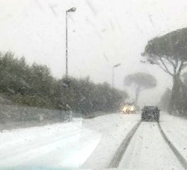 AGGIORNATO. Maltempo: la neve fa nuovamente capolino, soprattutto a Capirro. Quasi impraticabile la vecchia Trani-Barletta. Prefetto «ignorato», incidenti sulla 16 bis