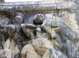 Trani, l'attesa infinita per il restauro della statua di Giovanni Bovio: ancora tutto tace