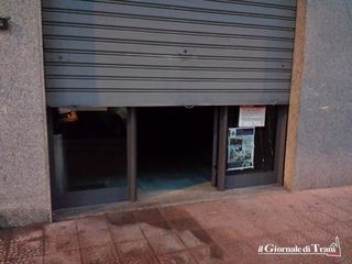 Tentato furto nella notte in sala scommesse di Trani: saracinesca e porta forzate, da verificarne l'esito