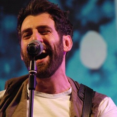 Per comporre «L'uomo dei miracoli» ne fa uno anche lui: se lo finanzia con il web. Trani, intuizioni e talento di Francesco Cioffi