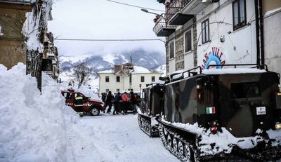 Emergenza sfollati in Abruzzo, raccolte coperte a Trani: per partire serve un furgone con gomme termiche