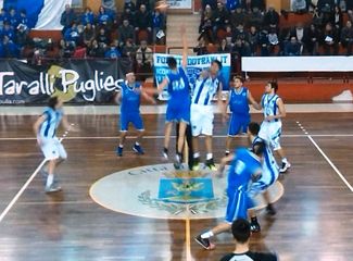 La zona e Vukovic irretiscono la Fortitudo: Trani-Bari 54-58