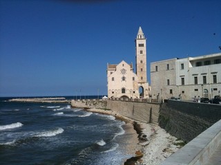 Nasce a Trani la 