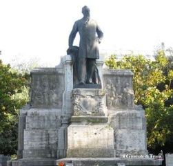 Trani, restauro della statua di Bovio, ci siamo quasi: nominata la commissione giudicatrice con un impegno di spesa di 2mila euro